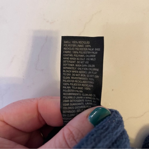 Two pairs All In Motion winter gloves for ages 4-7 - Picture 4 of 7